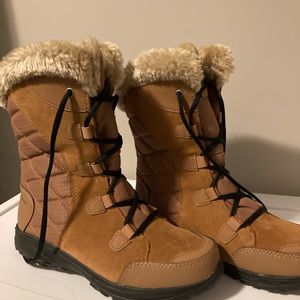 Columbia Ice Maiden boots, brown, size 8.